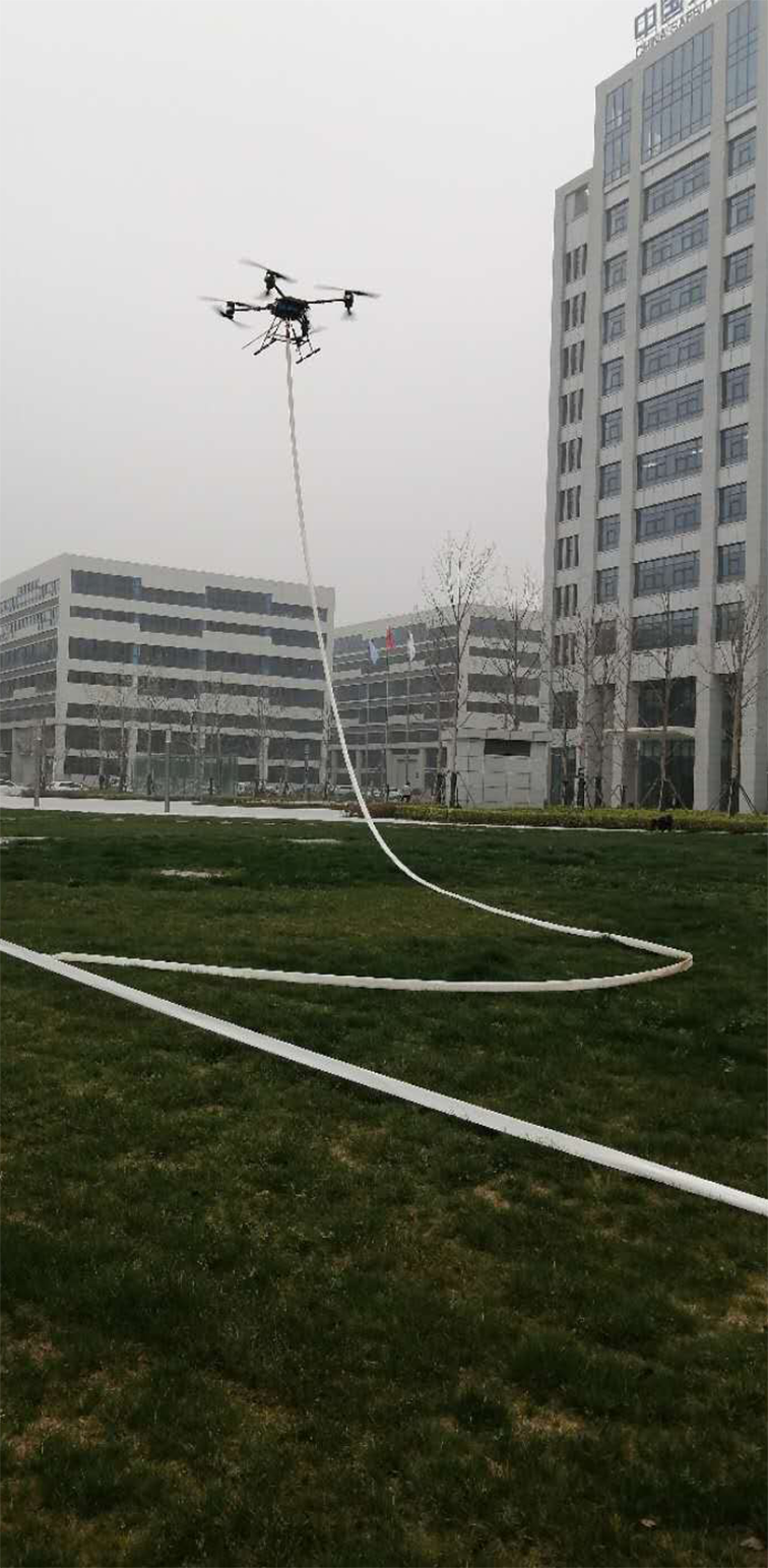 可以空中拖水带100米的灭火无人机，助力高层建筑救援
