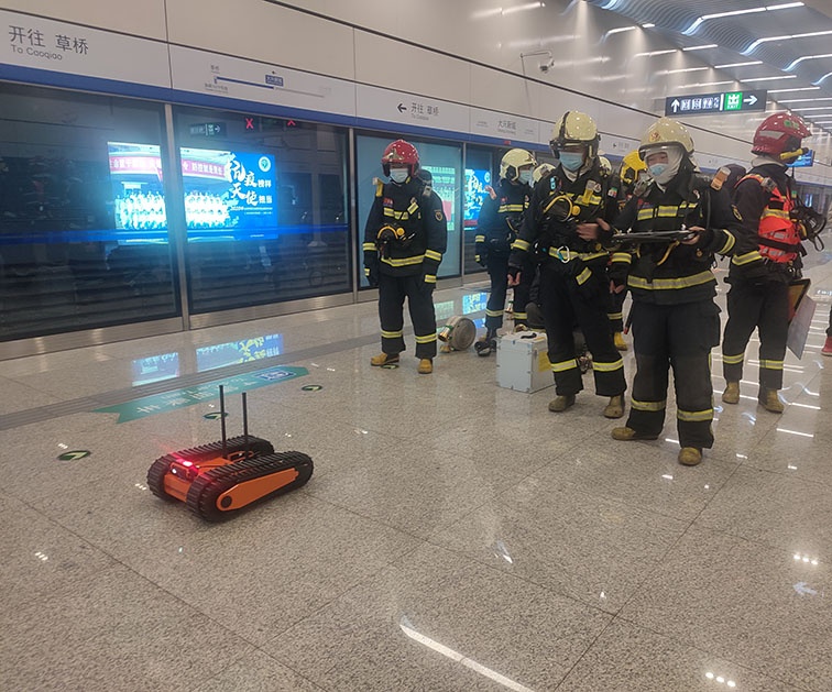 北京凌天智能消防内攻侦察机器人助力北京市地铁隧道消防救援综合实战演练