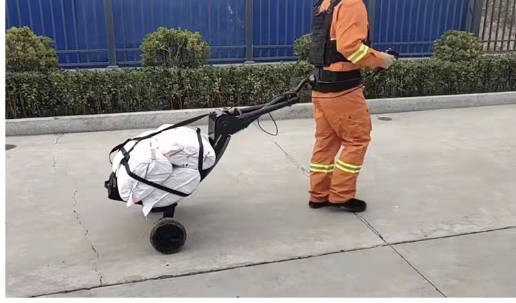 单兵越野助力牵引车