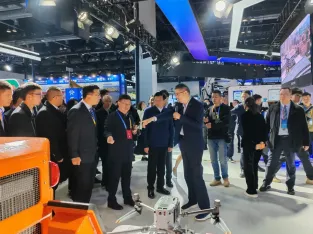 中国国际应急展快讯：应急管理部部长王祥喜了解凌天智能装备集团无人化装备创新与应用情况！