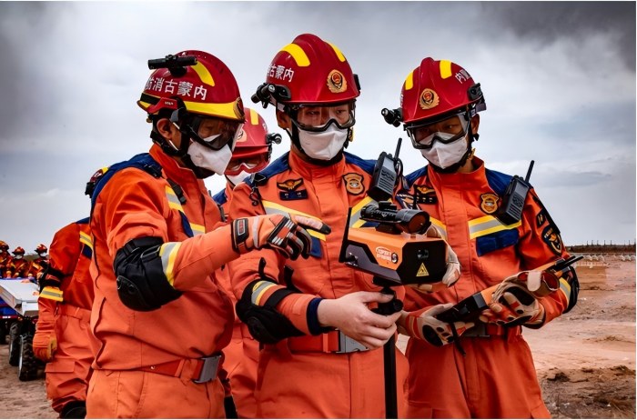 1757043644640631.jpg 内蒙古消防开展“北疆蓝光·2025”全区消防救援队伍地震灾害救援实战拉动演练.jpg