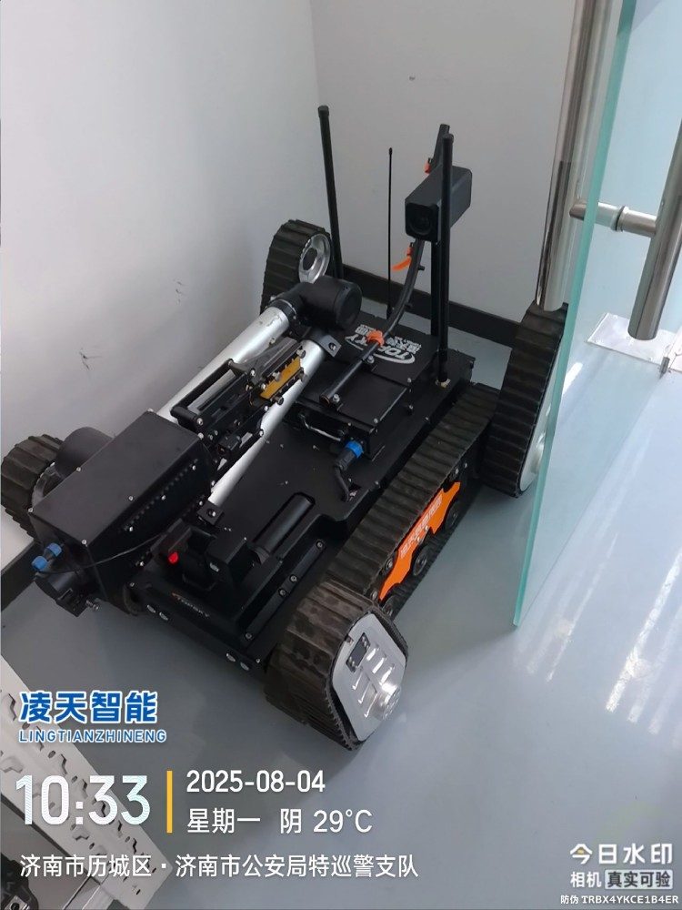 1762154996318648.jpg 双摆臂排爆机器人验收.jpg